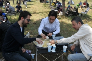 Sakarya İpekyolu Kültür ve Dayanışma Derneği olarak Pamukova ilçemiz Gökgöz mahallesinde düzenlenen Hıdırellez Hayır pilavına katıldık.