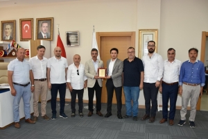 Yönetim Kurulumuz ile birlikte, Hayırlı olsun ziyaretinde bulunduğumuz, Erenler Belediye Başkanı Sn. Şenol DİNÇ beyefendiyi, derneğimize Yüksek İstişare Kurulu üyeliği kaydını gerçekleştirdik . 