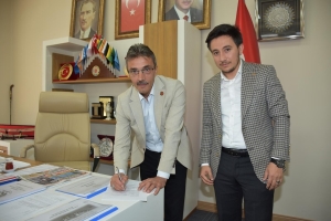 Yönetim Kurulumuz ile birlikte, Hayırlı olsun ziyaretinde bulunduğumuz, Erenler Belediye Başkanı Sn. Şenol DİNÇ beyefendiyi, derneğimize Yüksek İstişare Kurulu üyeliği kaydını gerçekleştirdik . 