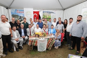 Sakarya Milletvekilimiz, hemşehrimiz, bölgemizin ve derneğimizin kanaat önderi kıymetli büyüğümüz Murat KAYA bizleri standımızda ziyaret ettiler.