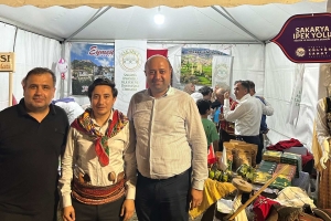 Sakarya Yerel Kültür Derneği önceki dönem başkanlarından Necmettin KIRIK bey standımızı ziyaret etti.