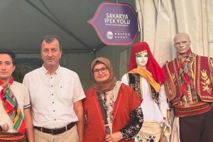 Sakarya Büyükşehir Belediyesi Terminal Müdürümüz Geyveli hemşehrimiz Mustafa ÖREN standımızı ziyaret ettiler. 