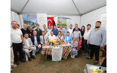 Sakarya Milletvekilimiz, hemşehrimiz, bölgemizin ve derneğimizin kanaat önderi kıymetli büyüğümüz Murat KAYA bizleri standımızda ziyaret ettiler.
