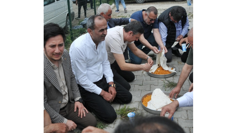 Geyve Halidiye Köyü Geleneksel Hıdırellez Hayır pilavına katıldık. Allah kabul etsin…