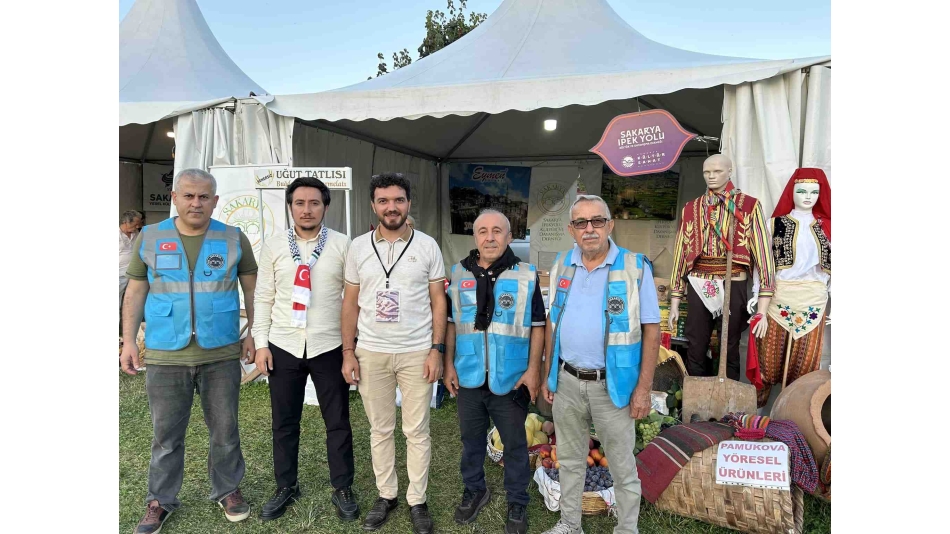 Sakarya Büyükşehir Belediyesi Sivil Toplum Kuruluşları Müdürümüz, hemşehrimiz İlyas ÇETİNNAR kardeşimiz standımızı ziyaret ettiler.
