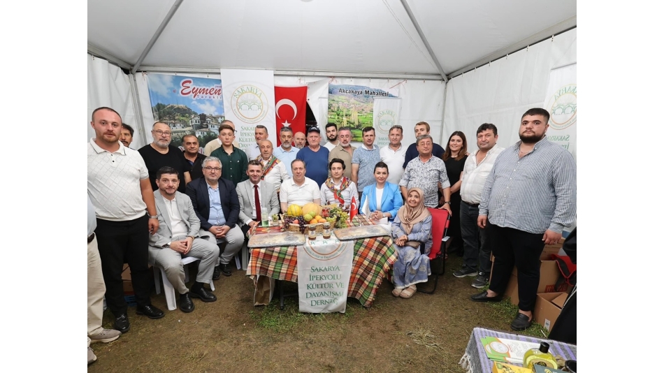 Sakarya Milletvekilimiz, hemşehrimiz, bölgemizin ve derneğimizin kanaat önderi kıymetli büyüğümüz Murat KAYA bizleri standımızda ziyaret ettiler.