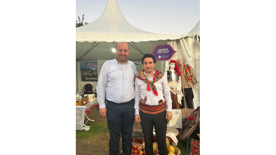 Sakarya Serbest Muhasebeci Mali Müşavirler Odası Başkanı, hemşehrimiz ve Yüksek İstişare Kurulu üyemiz Erdinç ATALAY bey standımızı ziyaret ettiler. 