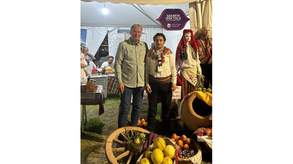 Serdivan Meclis Üyesi Adem KÜMBET bey standımızı ziyaret ederek misafirimiz oldular.