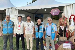 Sakarya Büyükşehir Belediyesi Sivil Toplum Kuruluşları Müdürümüz, hemşehrimiz İlyas ÇETİNNAR kardeşimiz standımızı ziyaret ettiler.