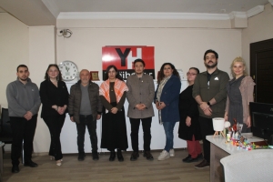Dernek Başkanımız Fatih Eren, Kadın Kolları Başkanımız Nilüfer Pekdemir ve kıymetli üyelerimiz ile birlikte, Yenihaber Gazetesi Genel Yayın Müdürü Sayın Birsen Kır’ı ziyaret ettik.