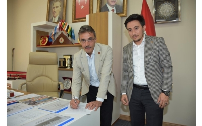 Yönetim Kurulumuz ile birlikte, Hayırlı olsun ziyaretinde bulunduğumuz, Erenler Belediye Başkanı Sn. Şenol DİNÇ beyefendiyi, derneğimize Yüksek İstişare Kurulu üyeliği kaydını gerçekleştirdik . 