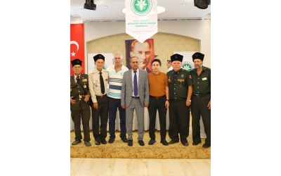 Başkanımız Fatih EREN ve Yönetim Kurulu üyemiz, SBB Muhtarlar Şube Müdürü Hasan KISA ile birlikte, Kurucu üyemiz ve Yüksek İstişare Kurul sorumlumuz, APEK Yönetim kurulu Başkanımız Sn. Sebahattin KARASAKAL beyin, APEK 74. Olağan Genel Kurul toplantısına katılım sağladık.