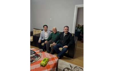 Umre ziyaretinden dönen yönetim kurulu üyemiz, gazeteci Namık Cihan hocamızı; Dernek Başkanımız Fatih EREN ve kurucu yönetim kurulu üyelerimiz Orhan Çolak ile Alaaddin Şengül ile birlikte ziyaret ettik.