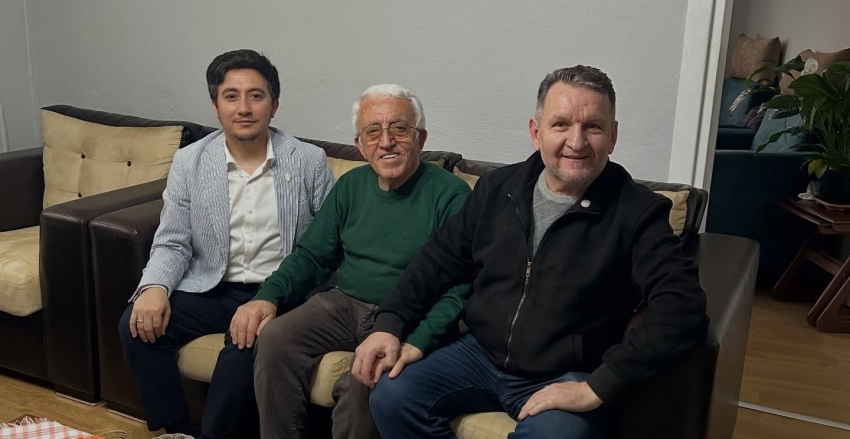 Umre ziyaretinden dönen yönetim kurulu üyemiz, gazeteci Namık Cihan hocamızı ziyaret ettik.