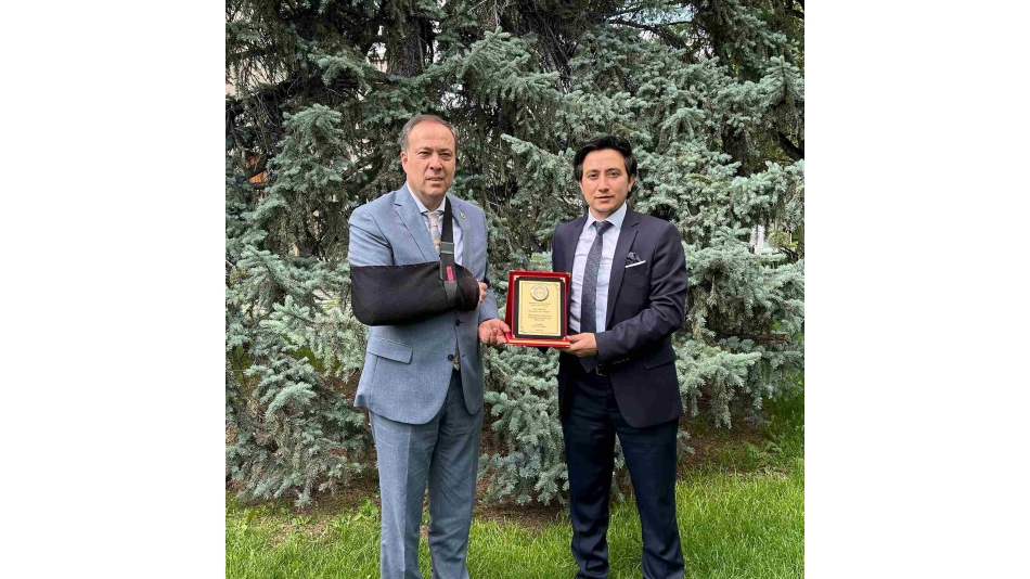 Milletvekilimiz, Yüksek İstişare Kurulu üyemiz Sn. Murat KAYA vekilimizi TBMM çalışma ofisinde ziyaret ettik.