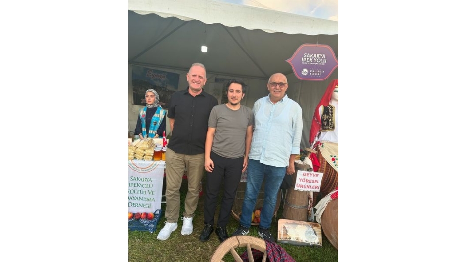 Geyve esnaflarından Mehmet PEKER ve değerli ortağı misafirimiz oldular. Standımızı ziyaret ettiler.