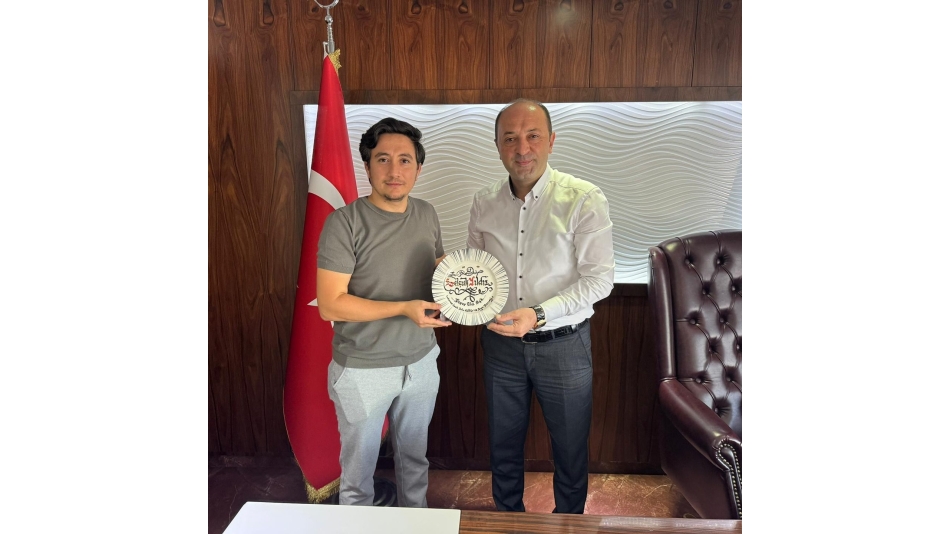 İpekyolu Derneği Yönetim Kurulumuz ve YİK üyelerimiz ile birlikte Geyve Belediye Başkanı Selçuk YILDIZ’ı ziyaret ettik.