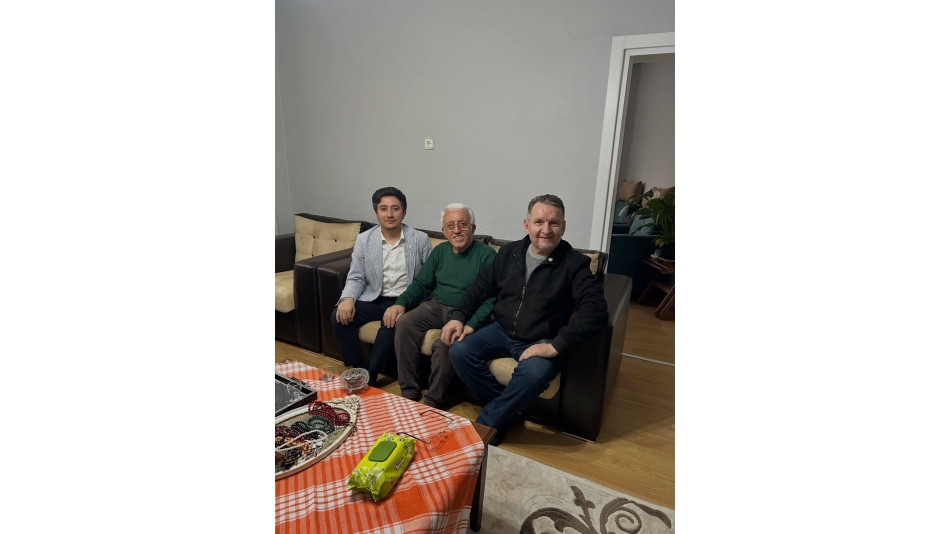 Umre ziyaretinden dönen yönetim kurulu üyemiz, gazeteci Namık Cihan hocamızı; Dernek Başkanımız Fatih EREN ve kurucu yönetim kurulu üyelerimiz Orhan Çolak ile Alaaddin Şengül ile birlikte ziyaret ettik.