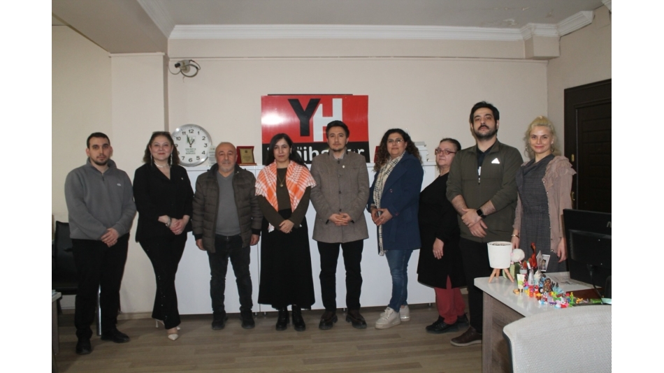 Dernek Başkanımız Fatih Eren, Kadın Kolları Başkanımız Nilüfer Pekdemir ve kıymetli üyelerimiz ile birlikte, Yenihaber Gazetesi Genel Yayın Müdürü Sayın Birsen Kır’ı ziyaret ettik.
